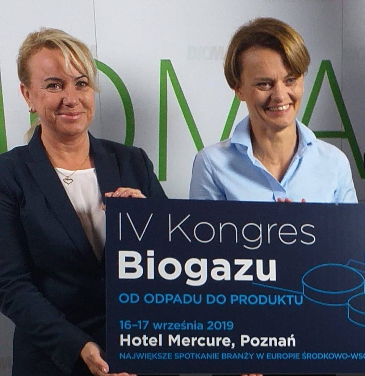 Beata Marcińczyk, redaktor naczelna Magazynu Biomasa (po lewej) i Jadwiga Emilewicz. minister przedsiębiorczości i technologii.