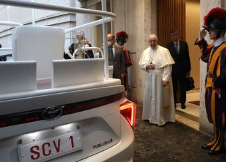 papież Franciszek eko papamobile