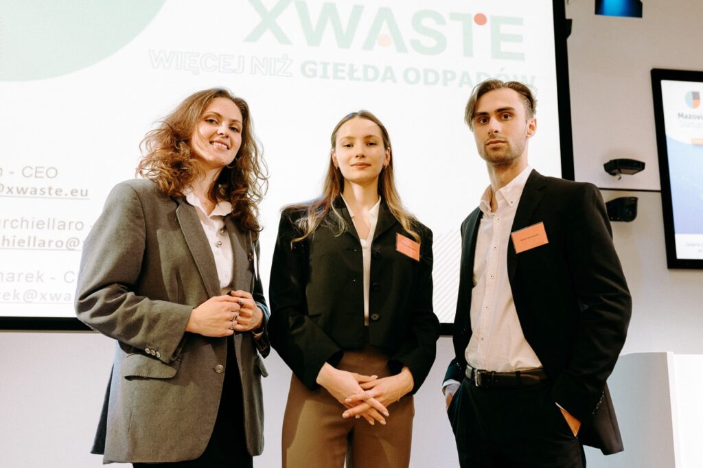 Zespół Xwaste (od lewej): Daria Polcyn – współzałożycielka (co-founder), Katherine Burchiellaro – współzałożycielka (co-founder), Robert Kaczmarek – współzałożyciel (co-founder)