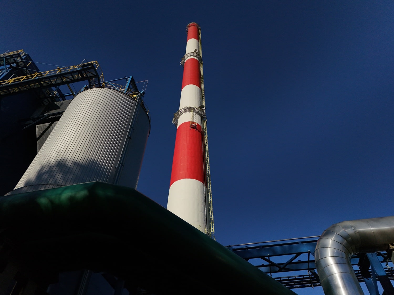 Polska elektrociepłownia dostała 248 mln zł kary. Obwinia wady systemu