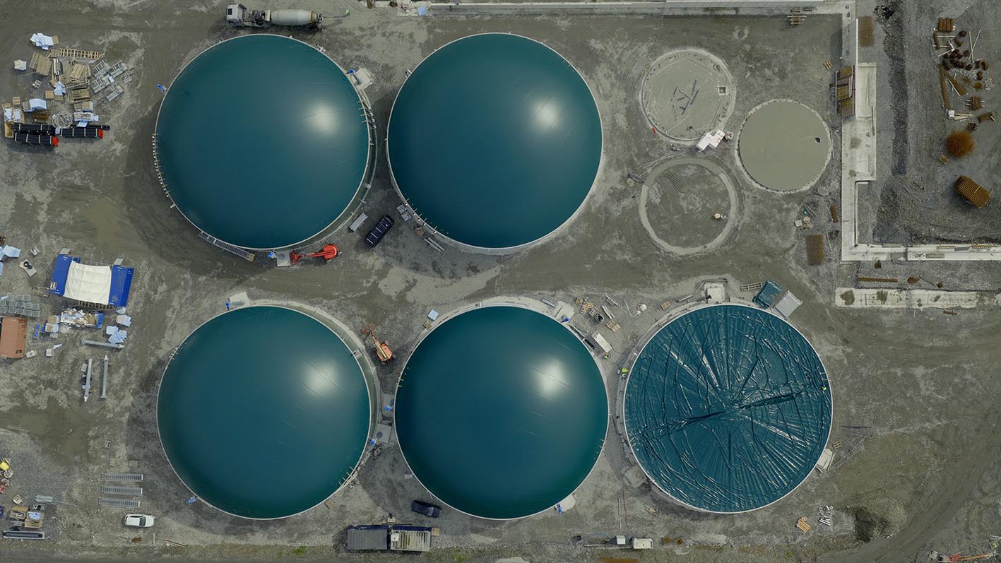 W największej biometanowni w Irlandii zielony gaz powstanie z odpadów z produkcji piwa i whisky