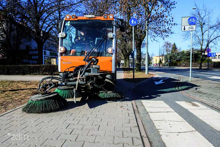 Wiosenne porządki – tak się sprząta gminę po zimie