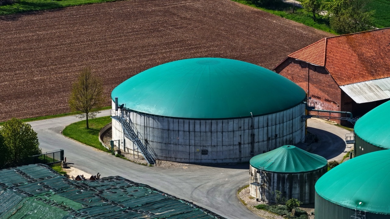 Od biogazu do paliwa dla transportu. W Polsce powstanie pierwsza instalacja do produkcji bioLNG